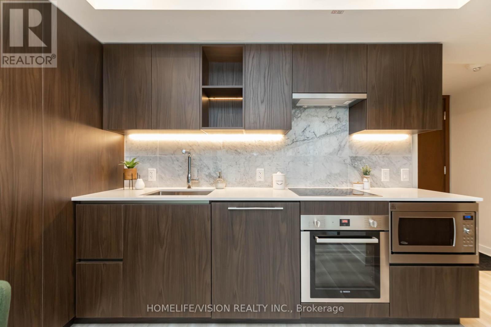 #603 -17 BATHURST ST, #603