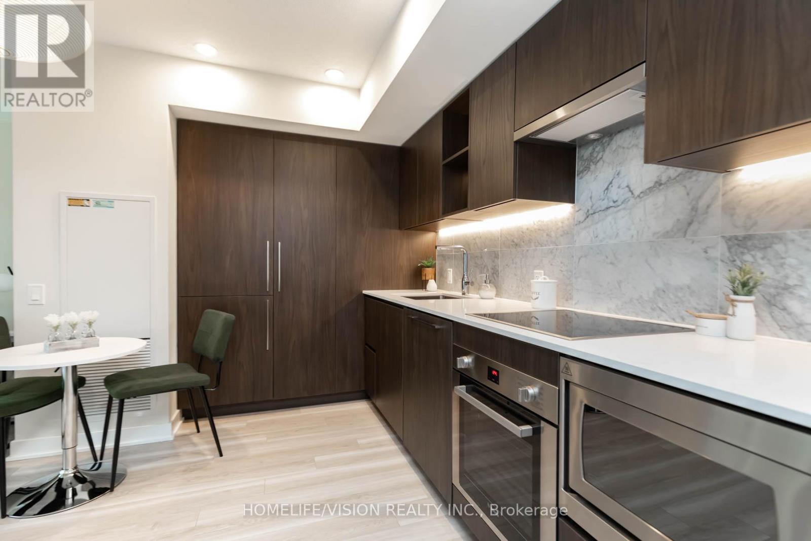 #603 -17 BATHURST ST, #603