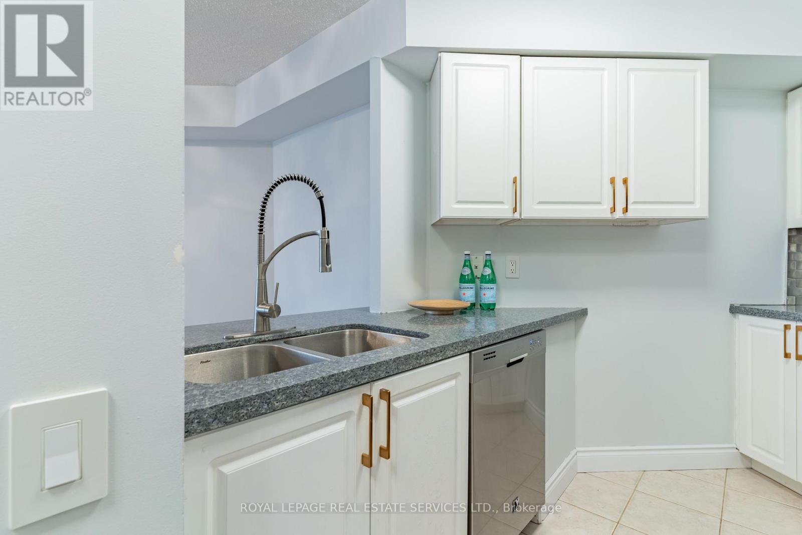 #2715 -33 EMPRESS AVE, #2715