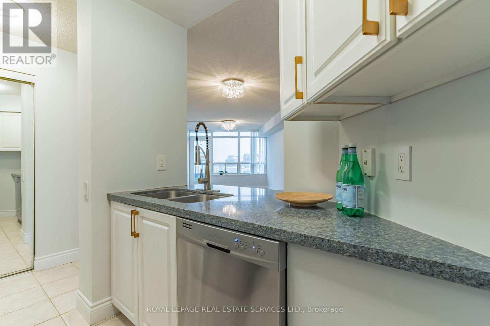 #2715 -33 EMPRESS AVE, #2715