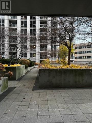 #202 -761 BAY ST, #202