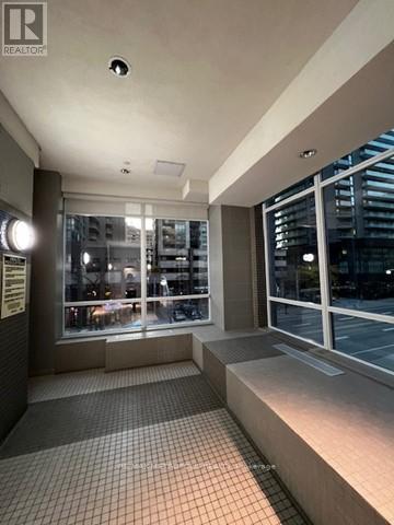#202 -761 BAY ST, #202
