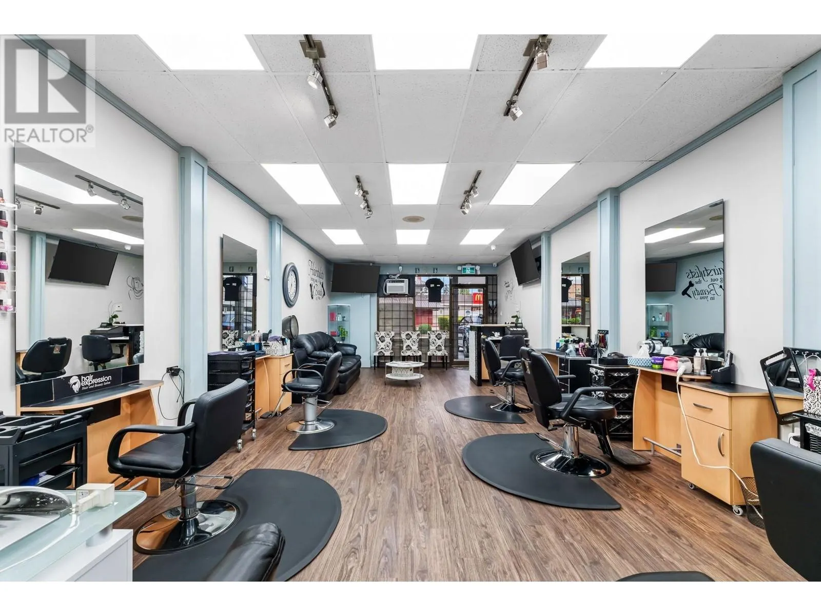 22752 LOUGHEED HIGHWAY