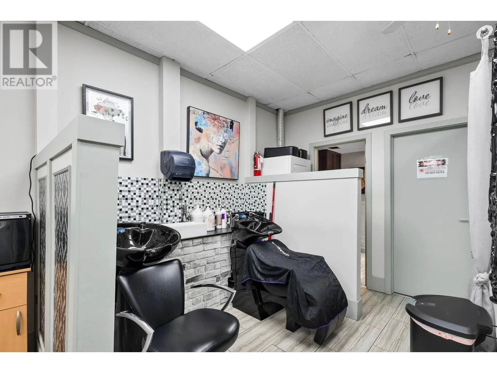 22752 LOUGHEED HIGHWAY