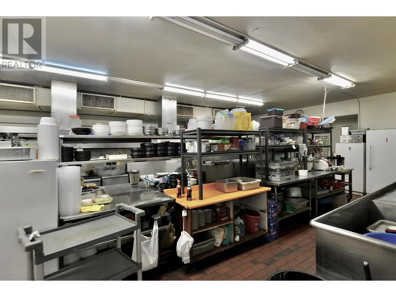 2579 LOUGHEED HIGHWAY