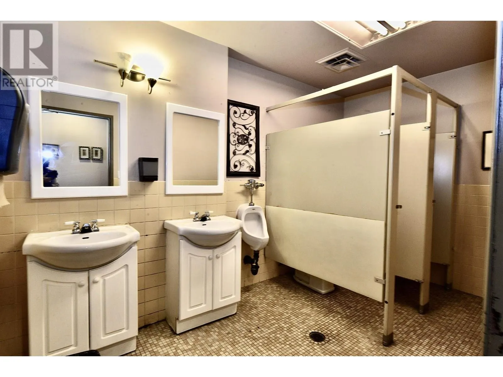 2579 LOUGHEED HIGHWAY