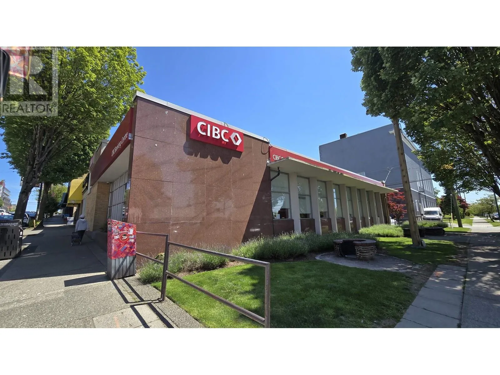 2602 E HASTINGS STREET