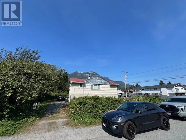 1246 VICTORIA STREET