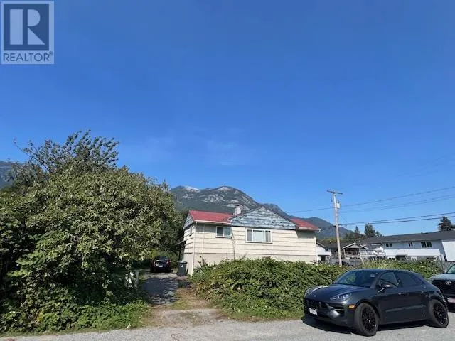 1246 VICTORIA STREET