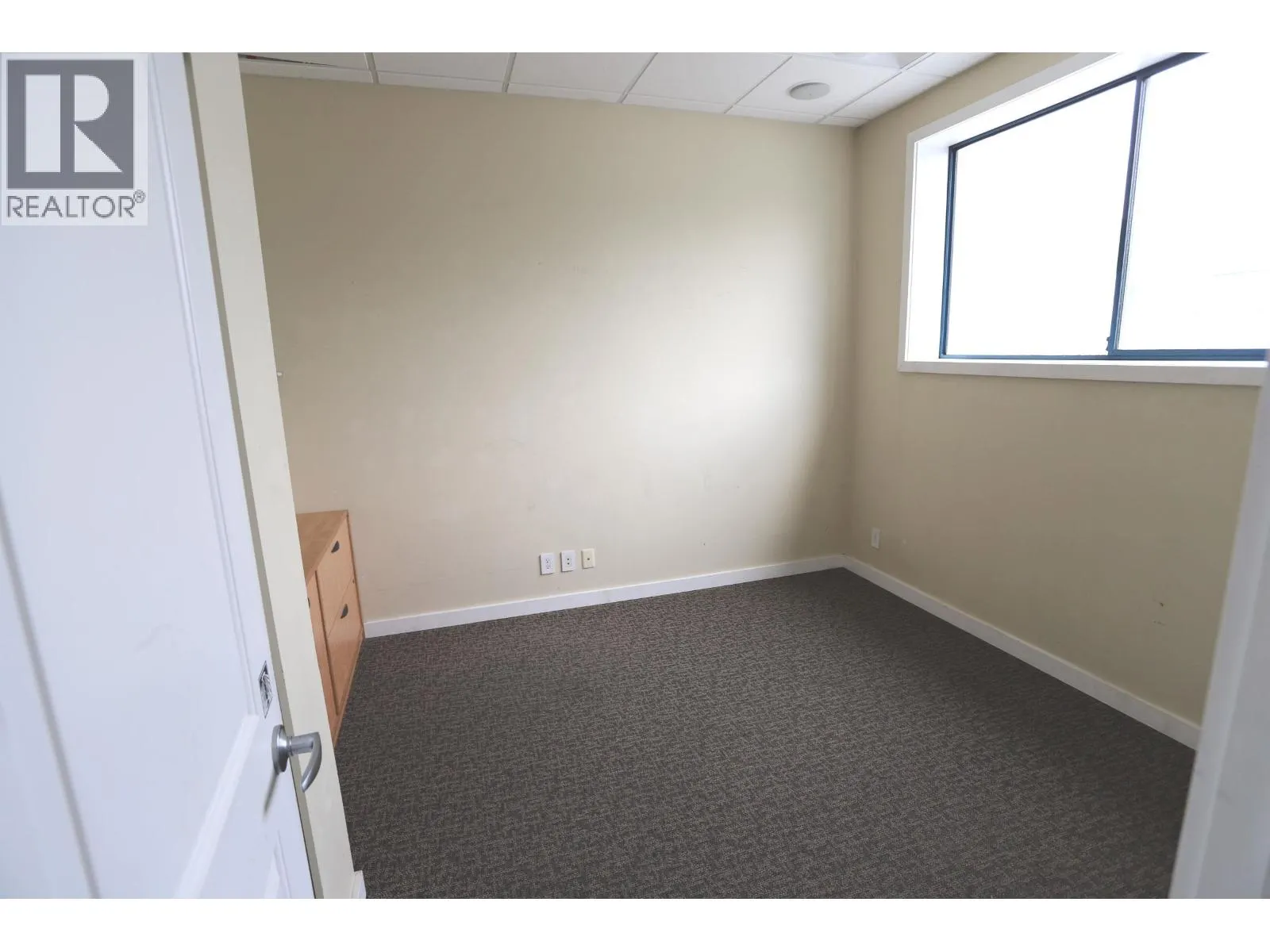 12 38927 QUEENS WAY