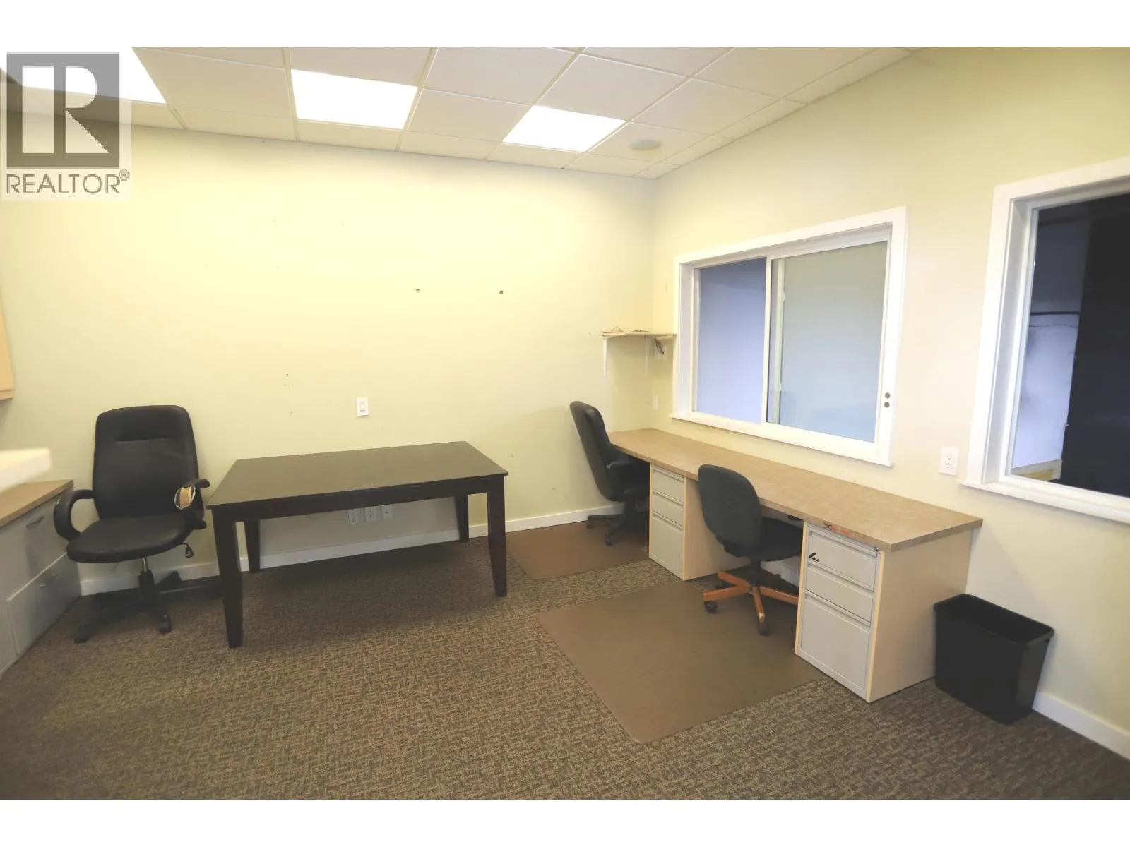 12 38927 QUEENS WAY