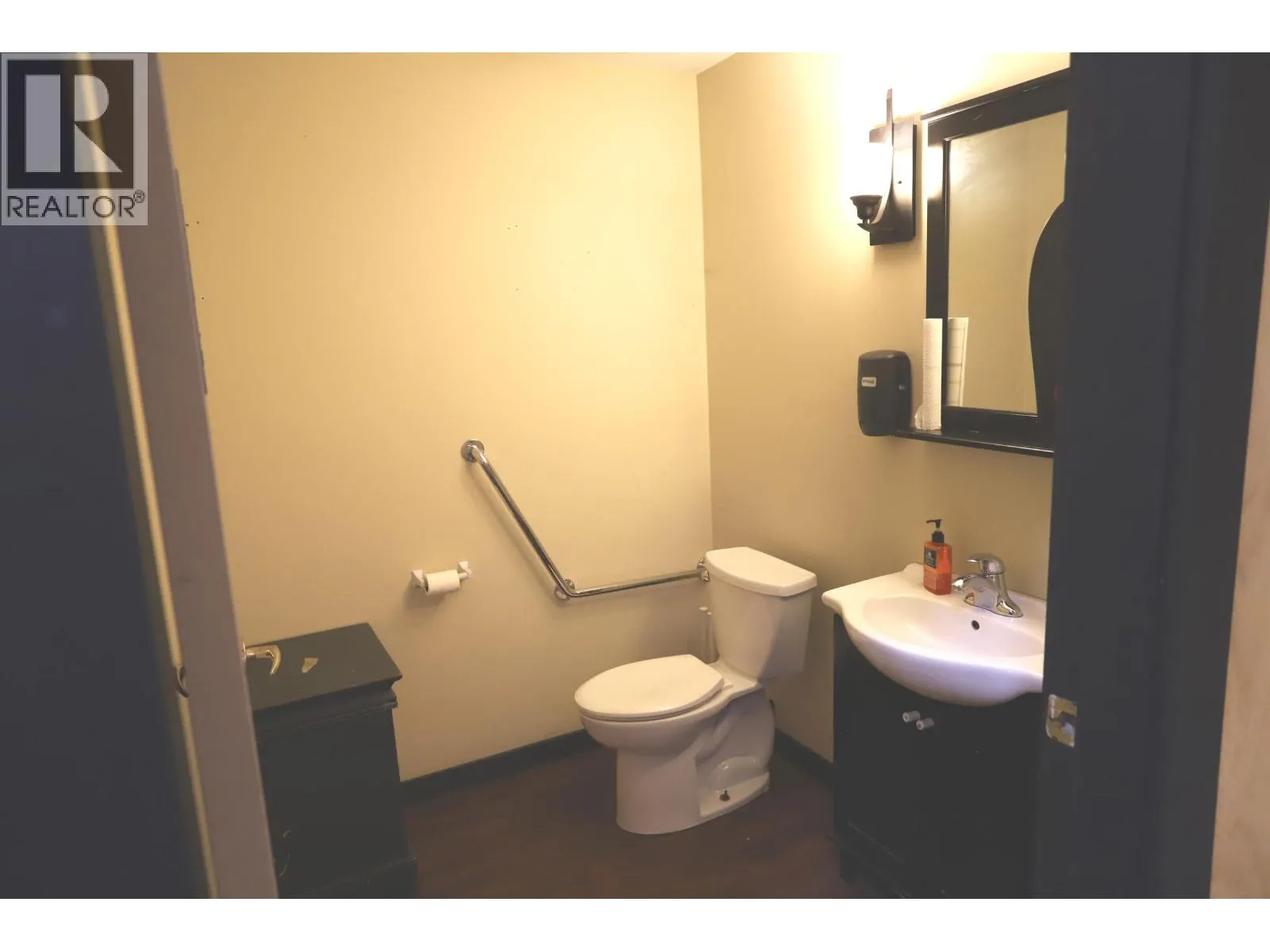 12 38927 QUEENS WAY