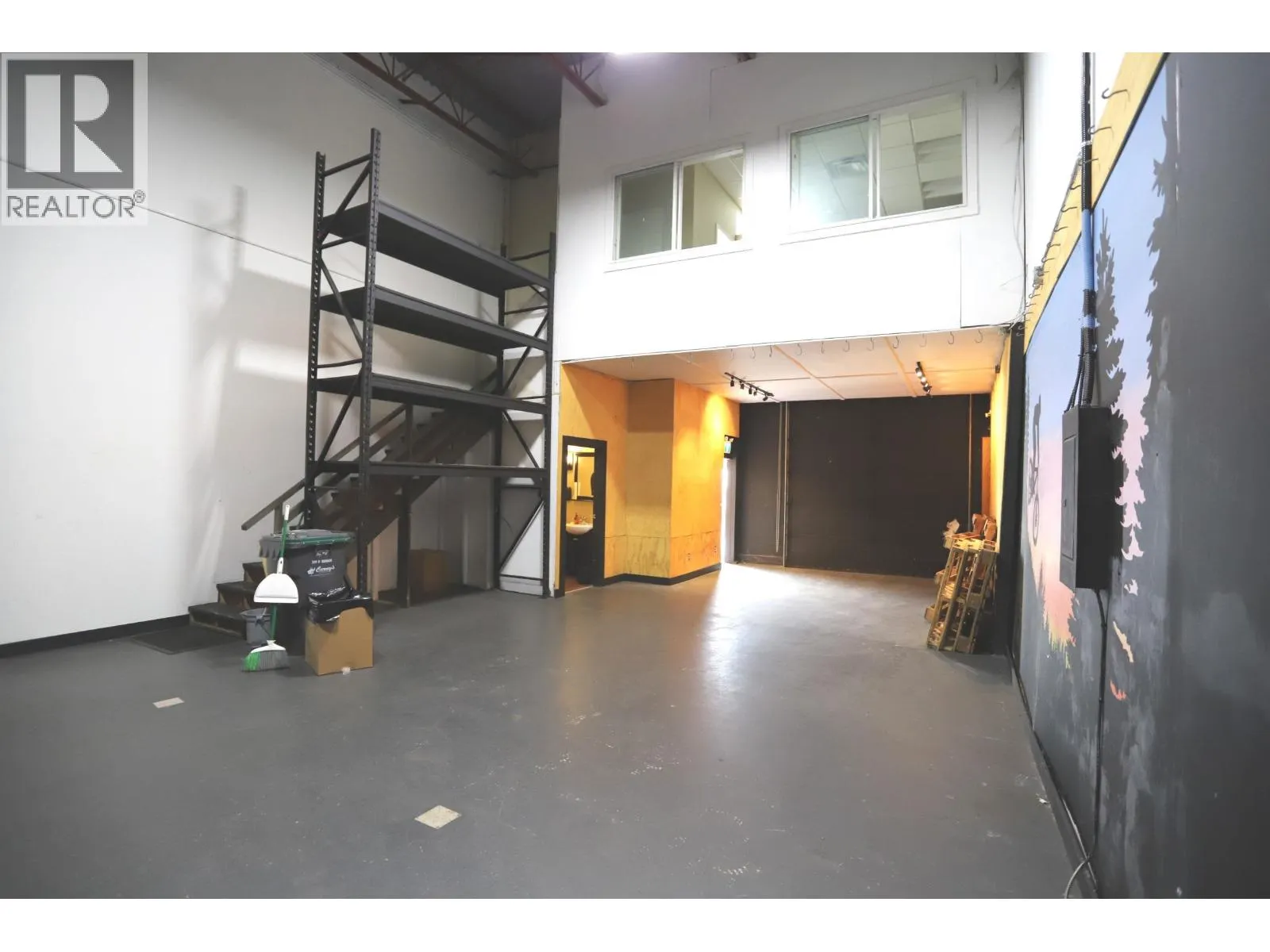 12 38927 QUEENS WAY