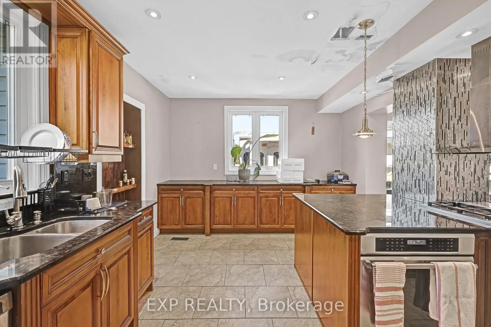 680 WINCHESTER ROAD W