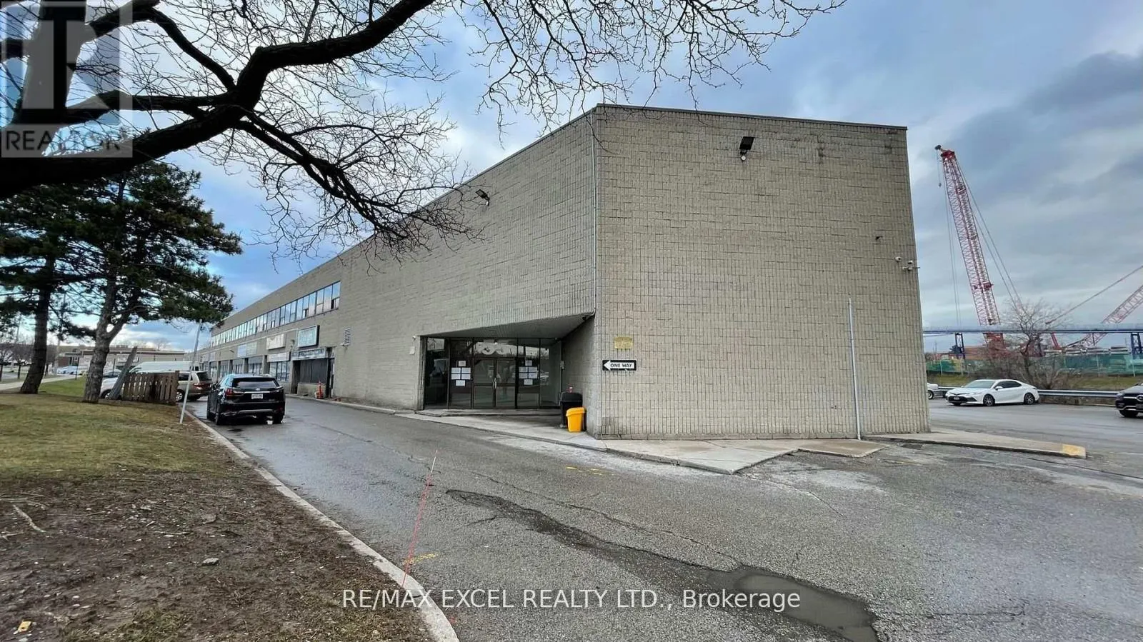 230V - 55 NUGGET AVENUE