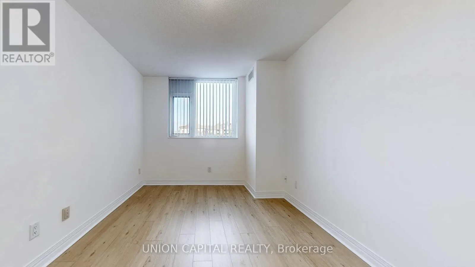 219 - 90 SCOTTFIELD DRIVE