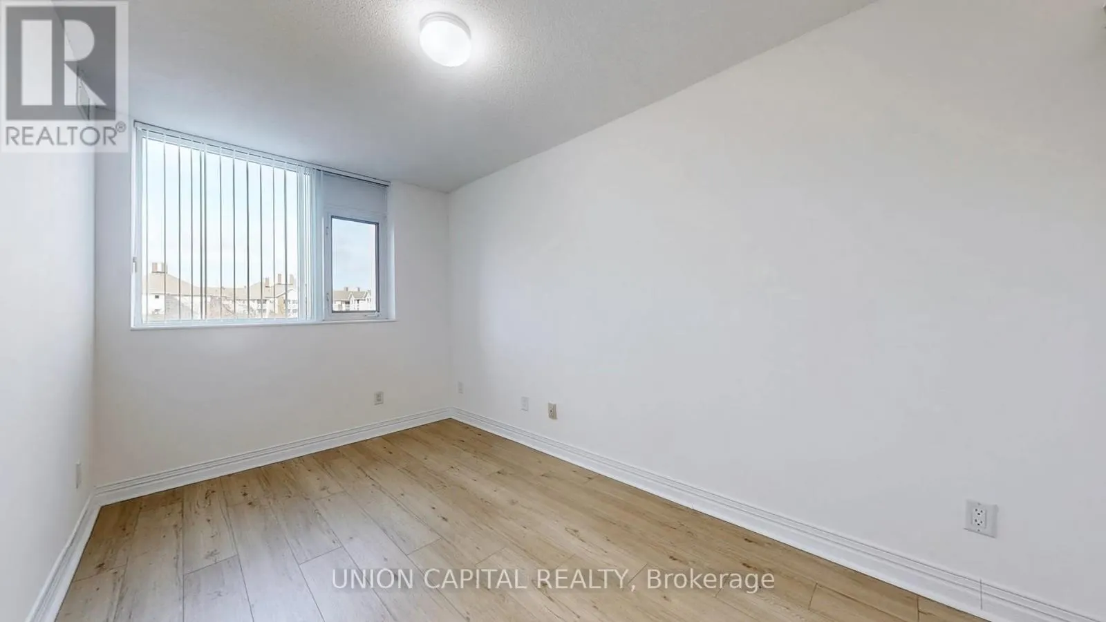 219 - 90 SCOTTFIELD DRIVE