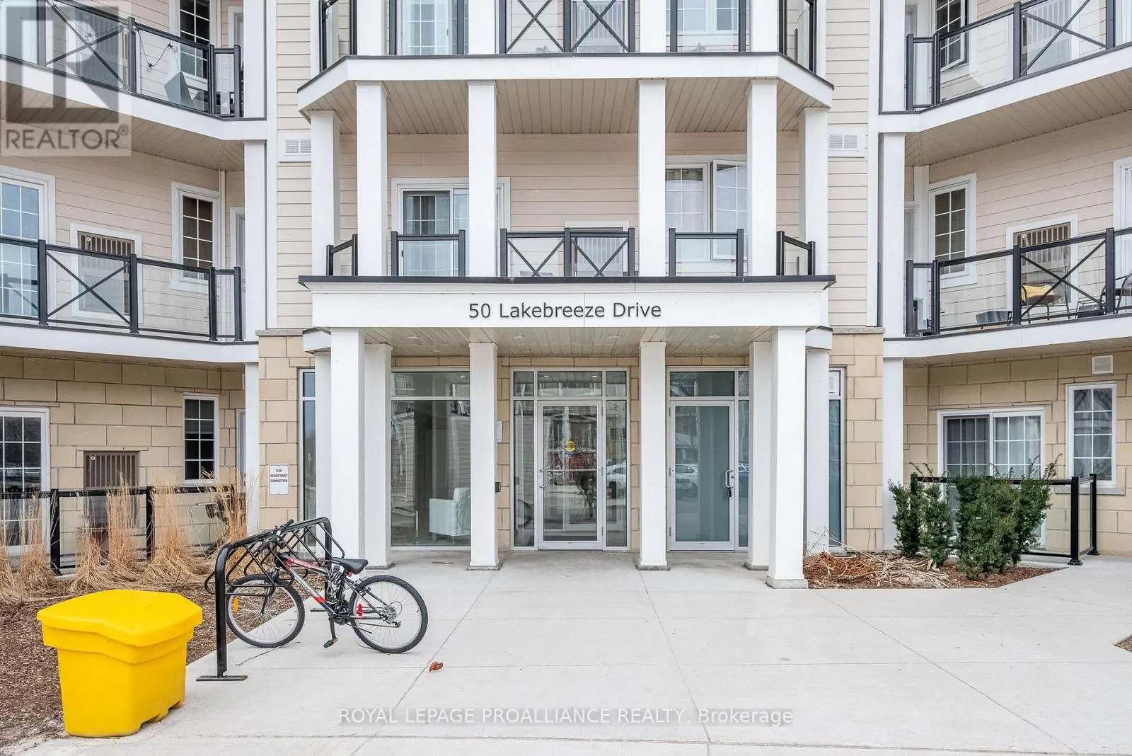 221 - 50 LAKEBREEZE DRIVE, #221