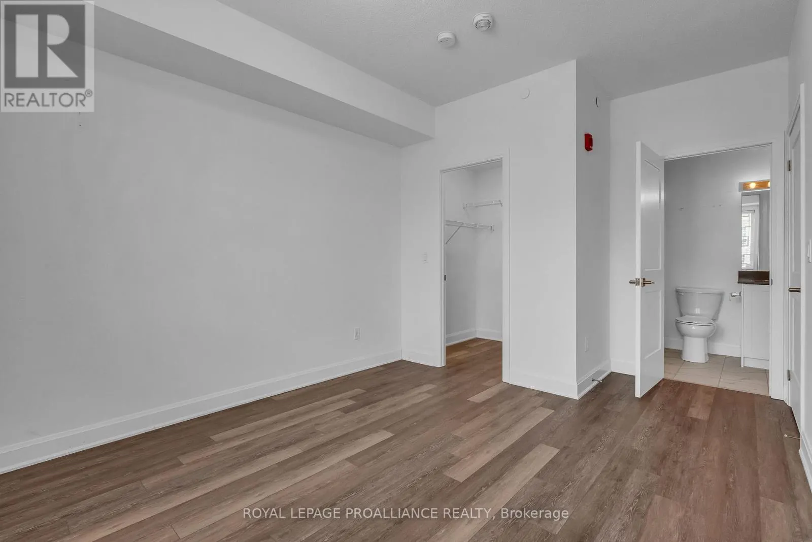 221 - 50 LAKEBREEZE DRIVE, #221