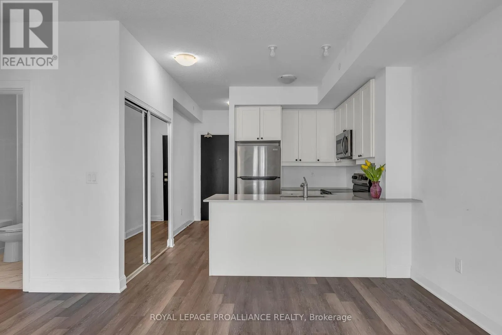 221 - 50 LAKEBREEZE DRIVE, #221