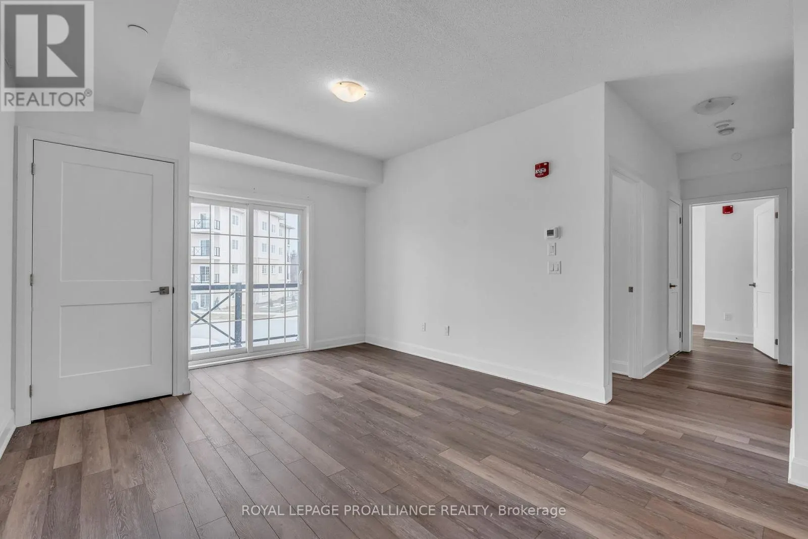 221 - 50 LAKEBREEZE DRIVE, #221