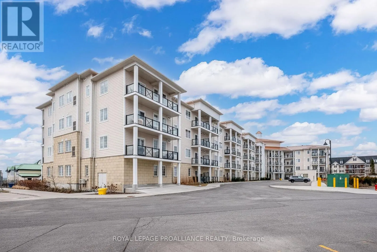 221 - 50 LAKEBREEZE DRIVE, #221