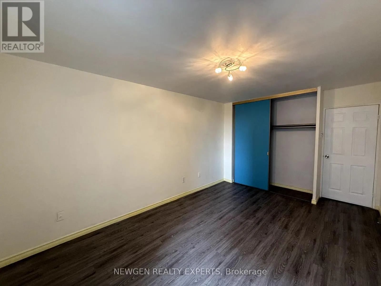 302 - 5 MASSEY SQUARE