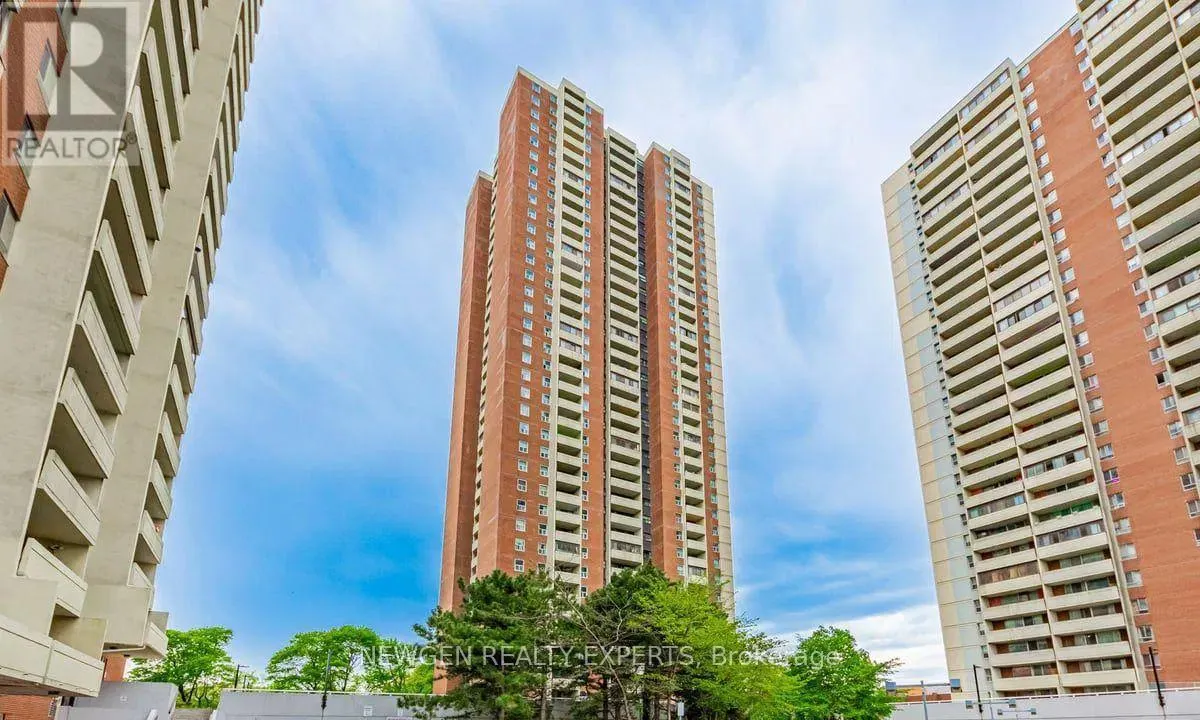 302 - 5 MASSEY SQUARE