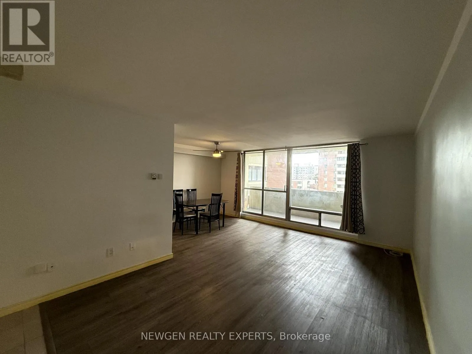 302 - 5 MASSEY SQUARE