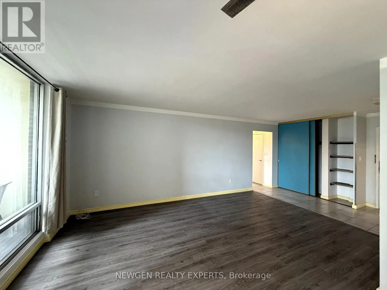 302 - 5 MASSEY SQUARE