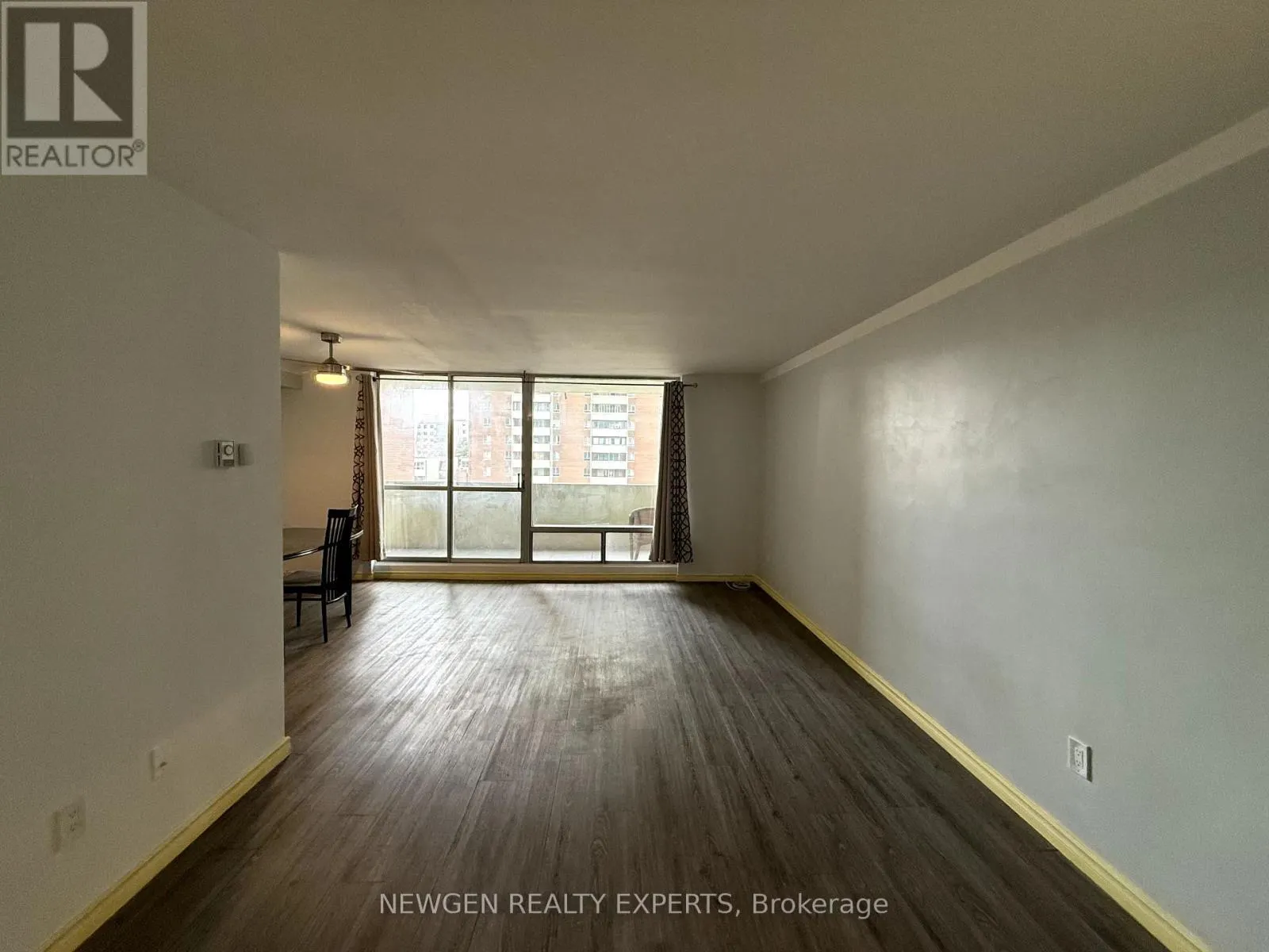302 - 5 MASSEY SQUARE
