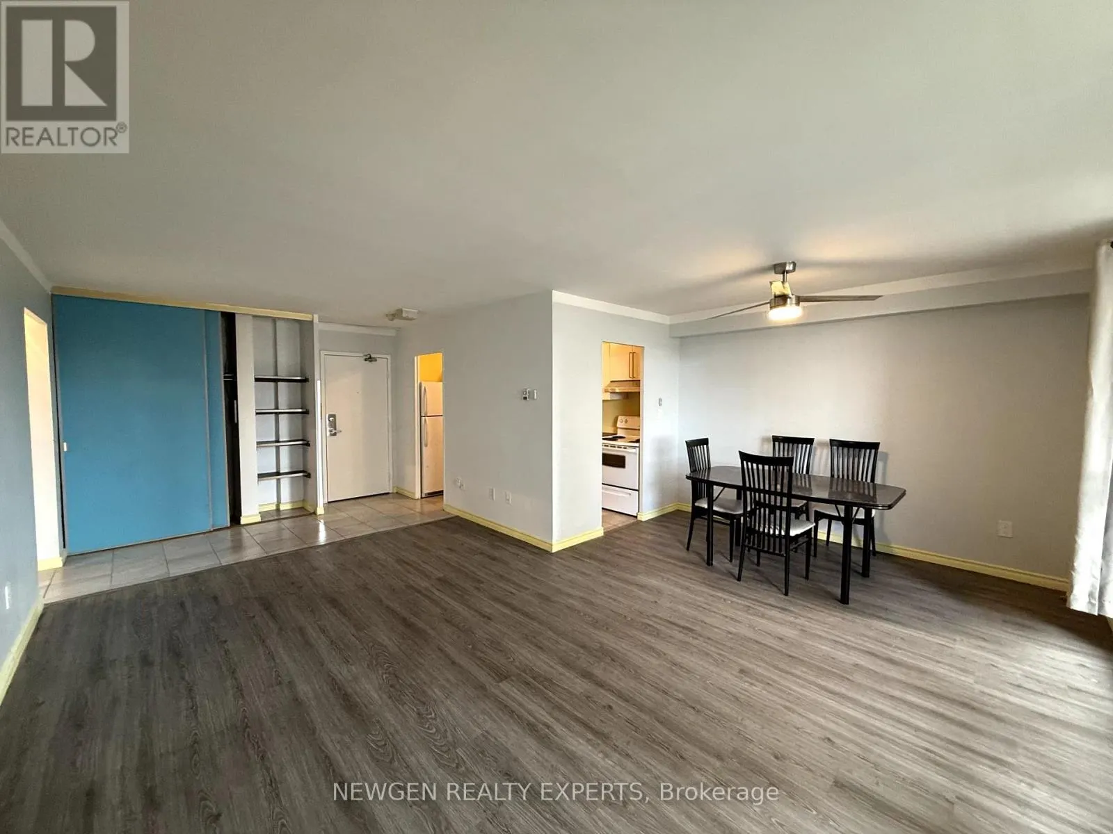 302 - 5 MASSEY SQUARE