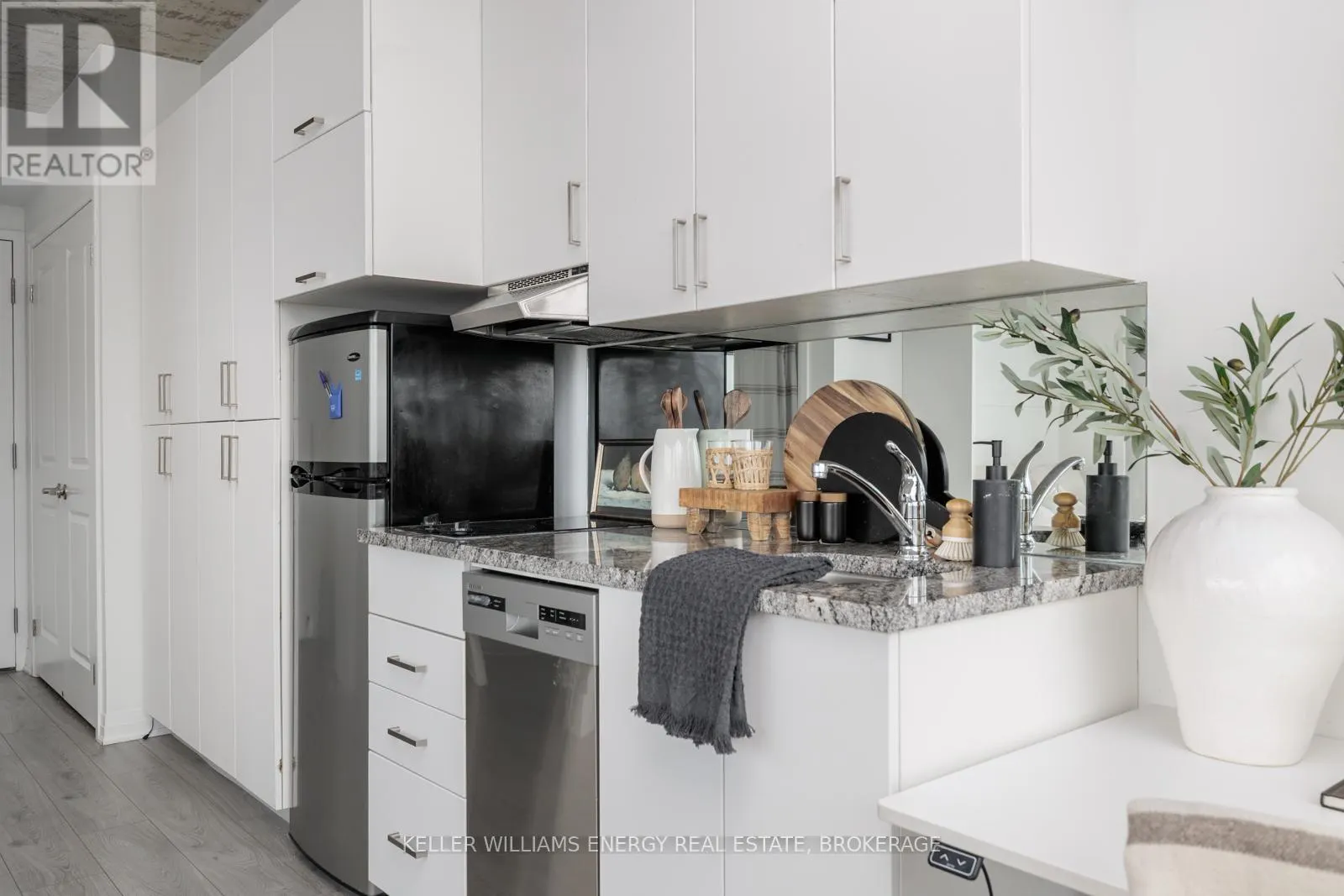 707 - 1900 SIMCOE STREET N, #707
