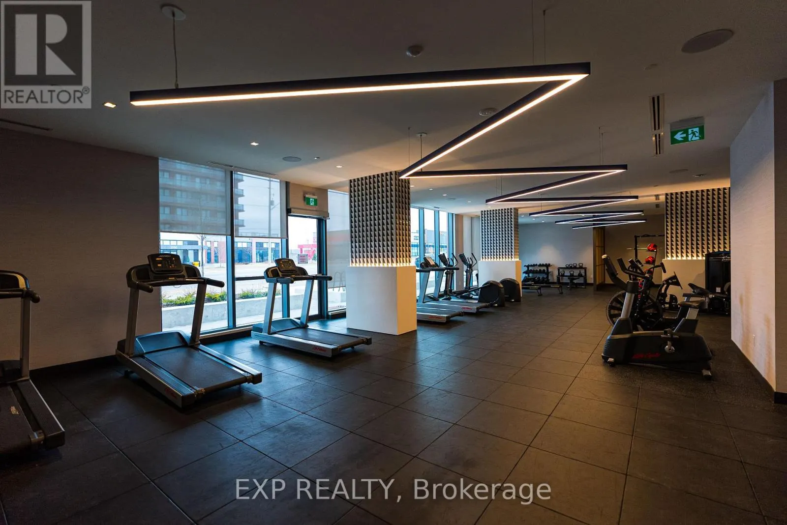 2621 - 2545 SIMCOE STREET N