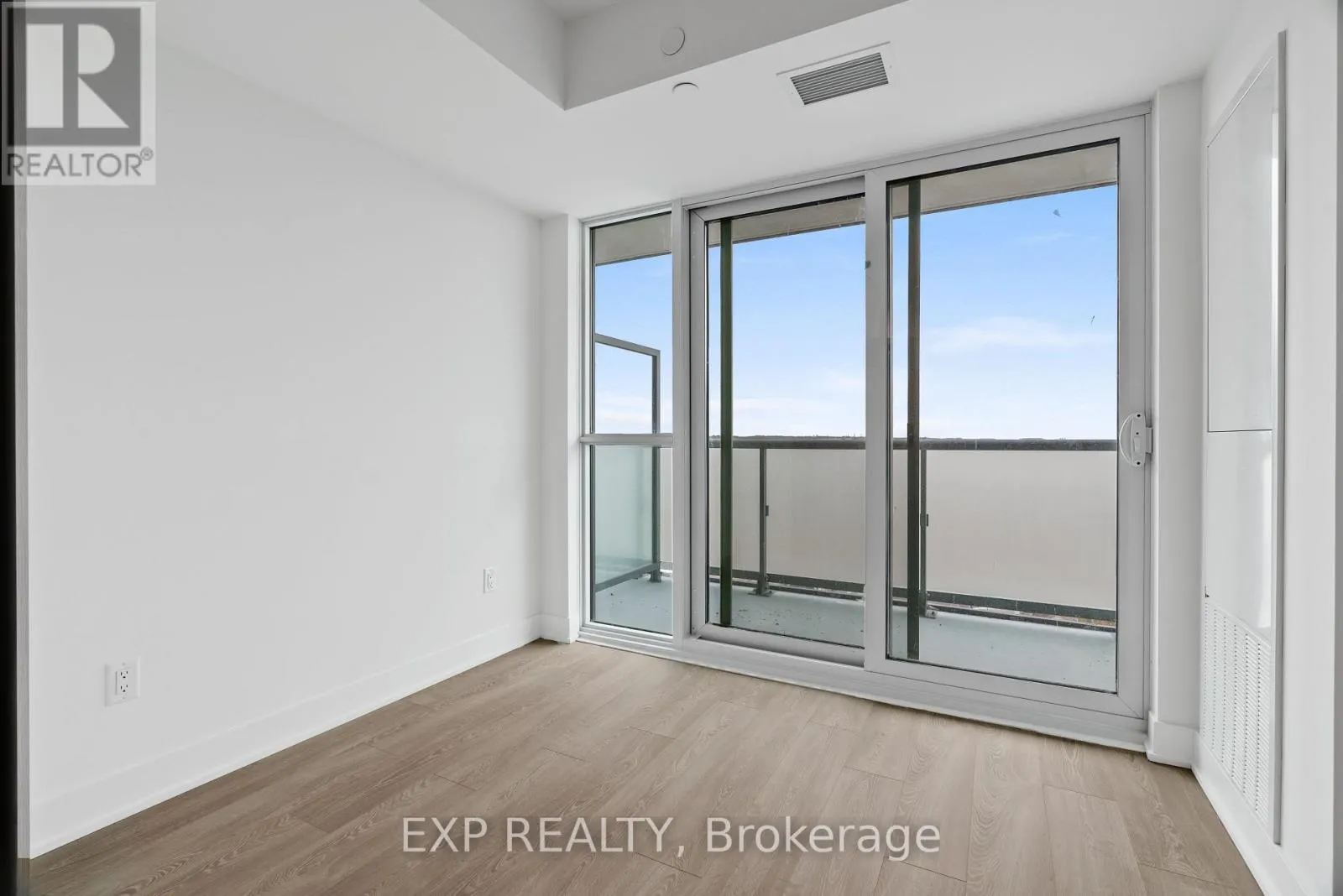 2621 - 2545 SIMCOE STREET N