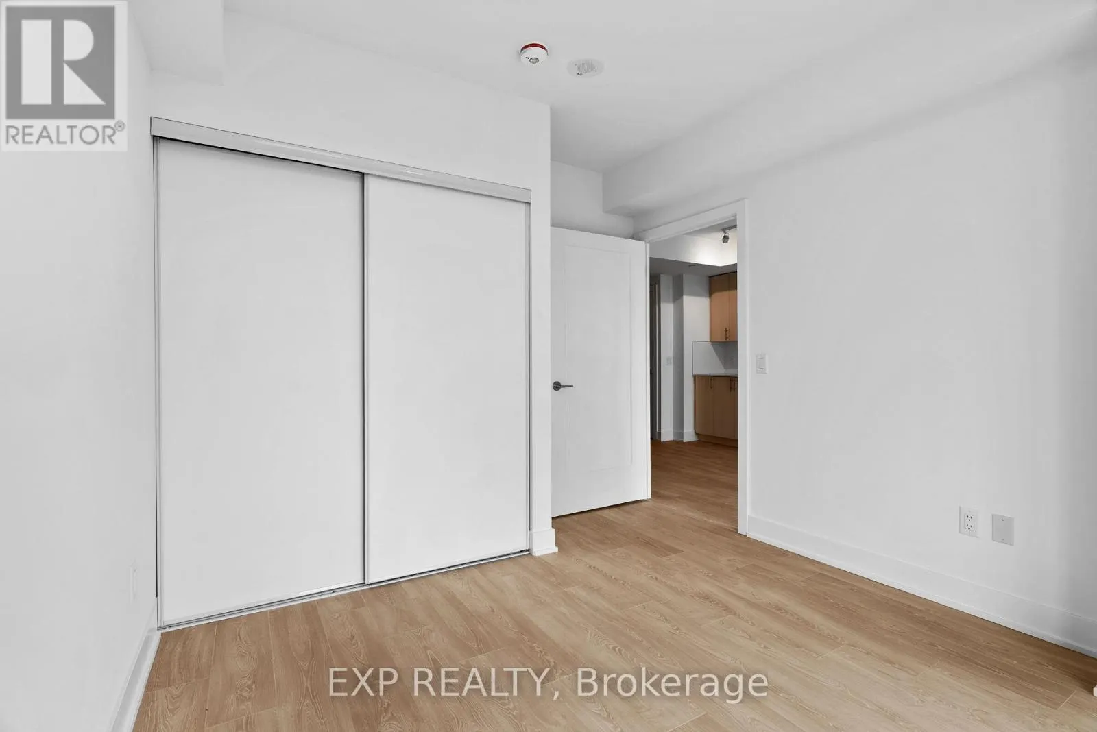 2621 - 2545 SIMCOE STREET N