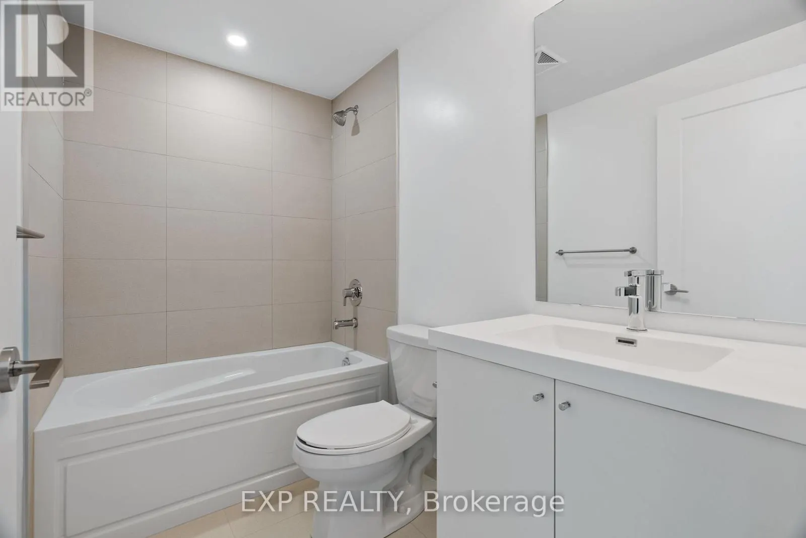2621 - 2545 SIMCOE STREET N