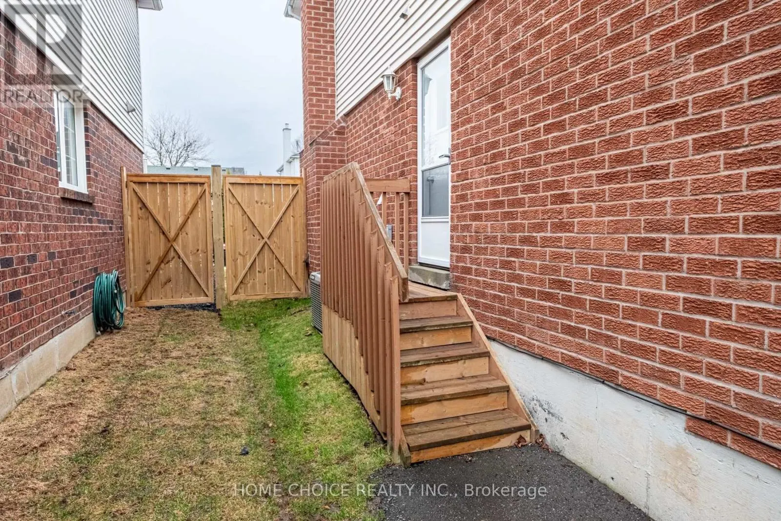 27 DONCASTER CRESCENT