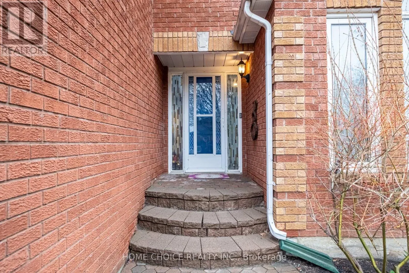 27 DONCASTER CRESCENT