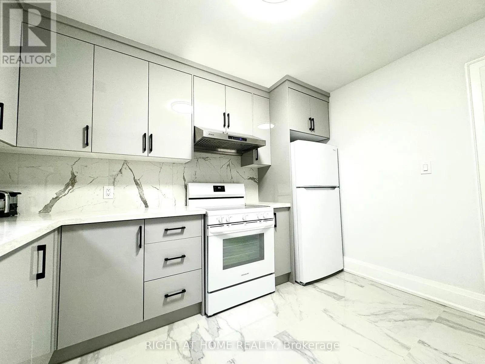 B1 - 6 GLEN MUIR DRIVE