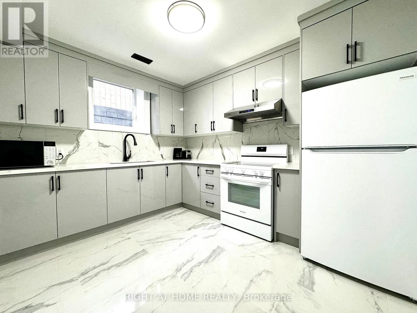 B1 - 6 GLEN MUIR DRIVE