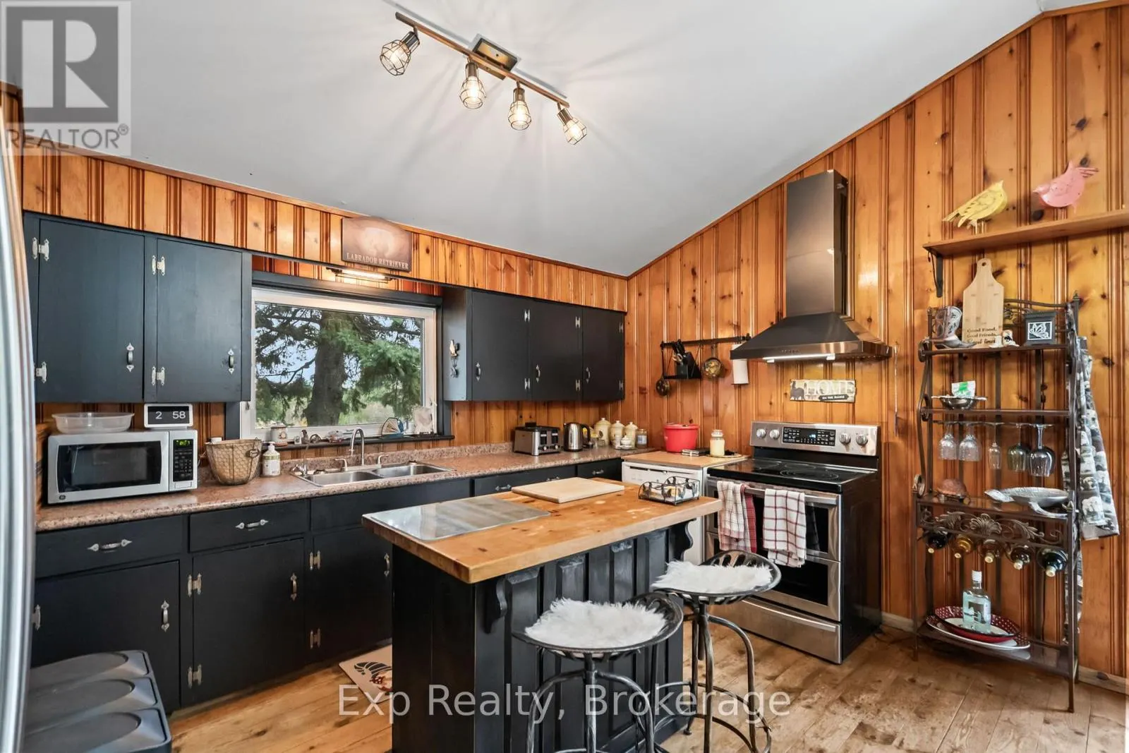 772 TOWNLINE ROAD W