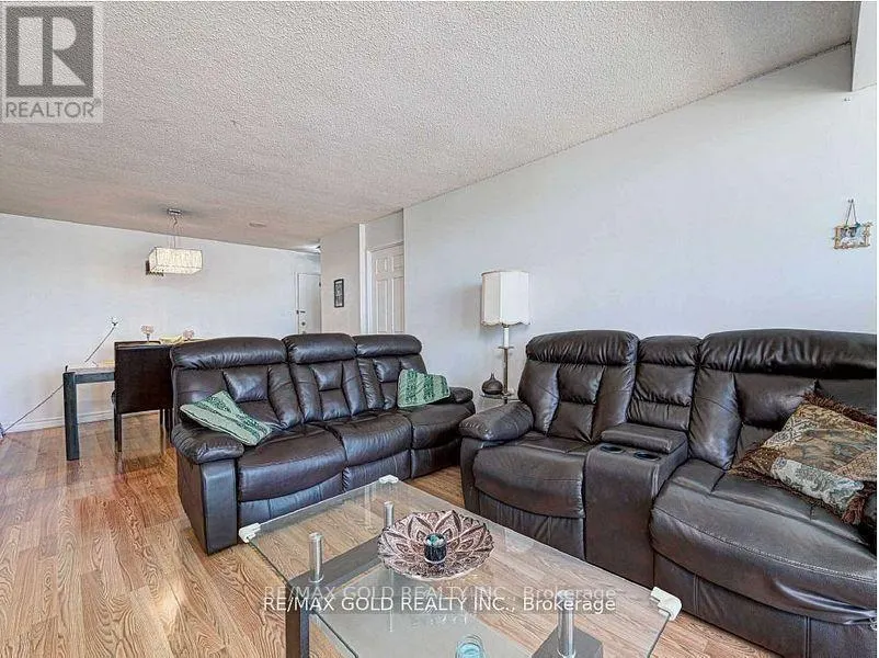 907 - 10 TAPSCOTT ROAD