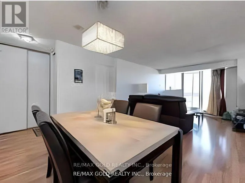 907 - 10 TAPSCOTT ROAD