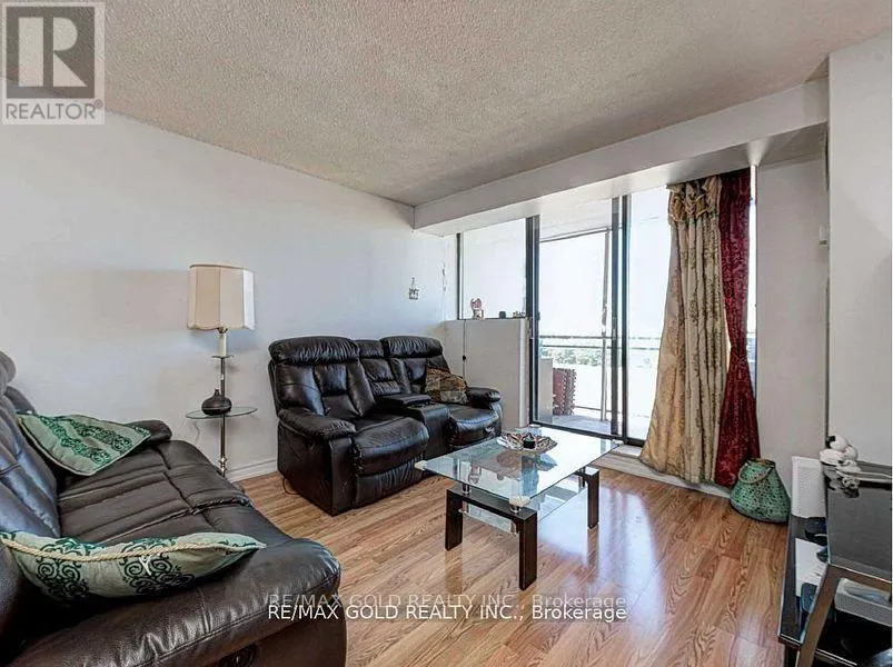 907 - 10 TAPSCOTT ROAD