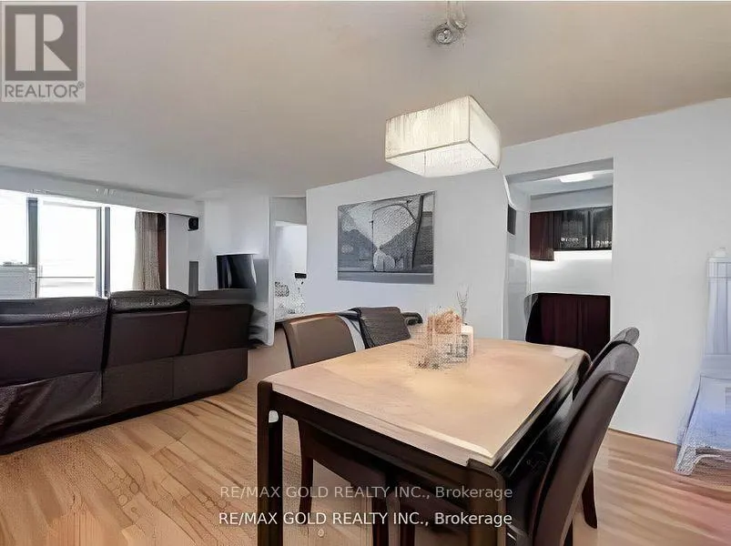 907 - 10 TAPSCOTT ROAD