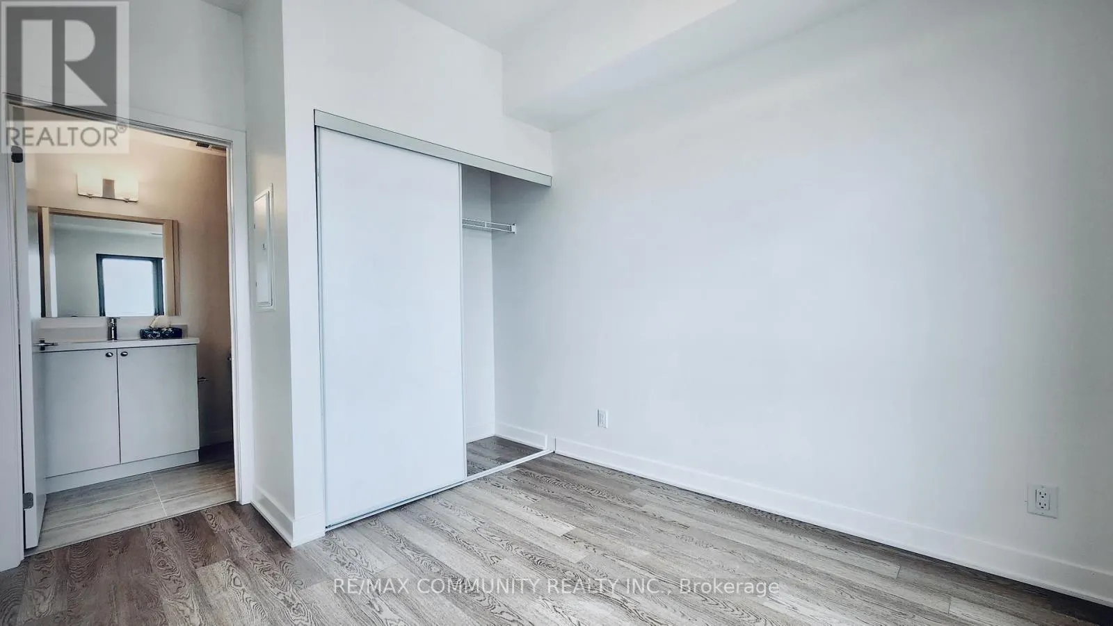 704 - 55 CLARINGTON BOULEVARD