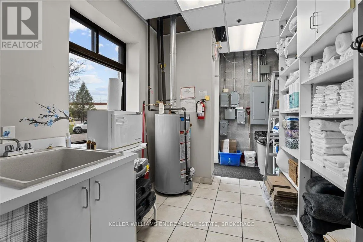 4 - 1084 SALK ROAD, #4