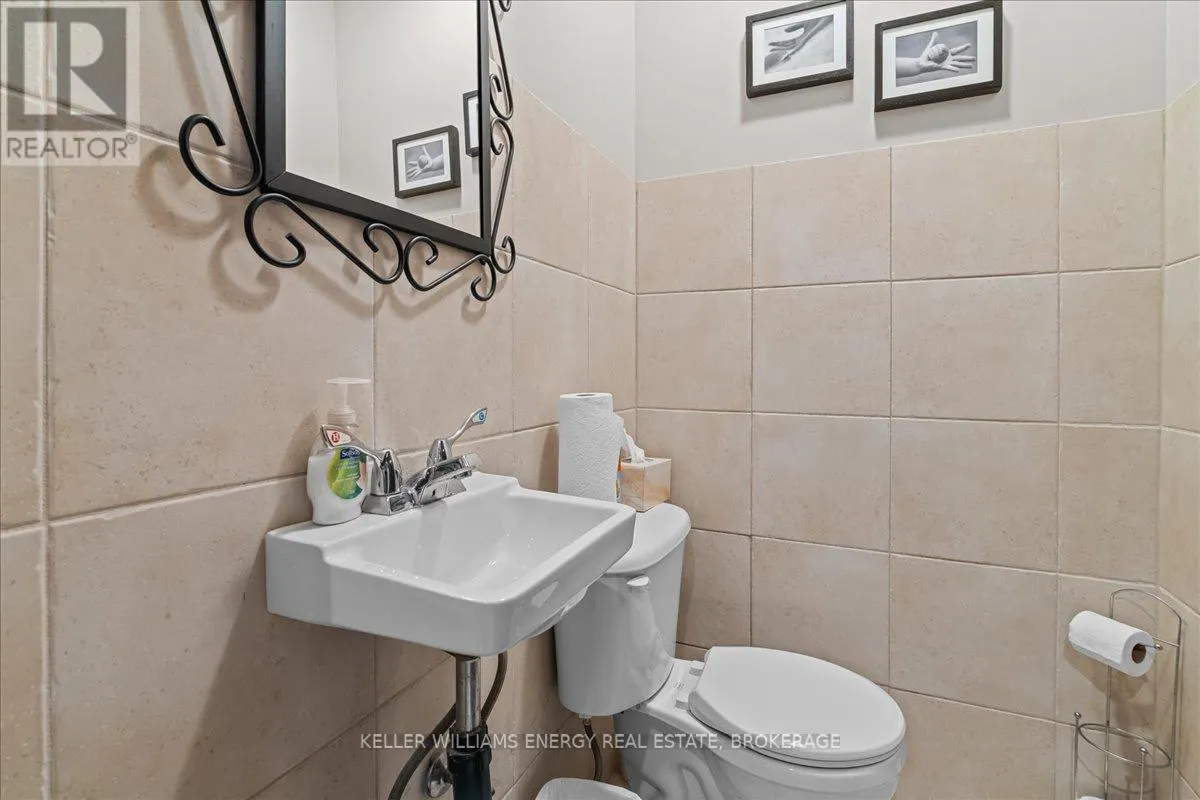 4 - 1084 SALK ROAD, #4