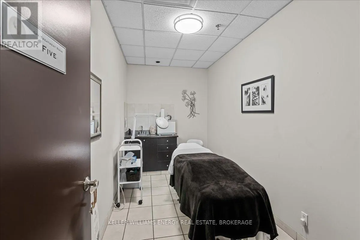 4 - 1084 SALK ROAD, #4